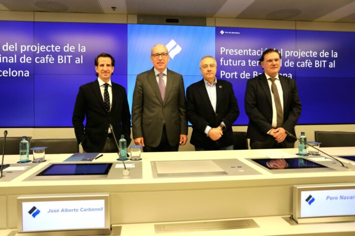 Un momento de la presentación del proyecto, en la que han participado el presidente del Puerto de Barcelona, José Alberto Carbonell; el delegado especial del Estado en el Consorcio de la Zona Franca de Barcelona, Pere Navarro; el CEO de Empresas Masiques, José Miguel Masiques, y el director de BIT, Marc Tauste.
