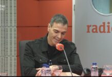 Sánchez usa su Spotify Wrapped para conectar con los jóvenes: más de 1.000 canciones y edad musical de 83 años Pedro Sánchez en el estudio de Radio 3 el pasado mes de noviembre.