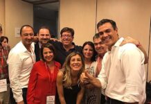 Acoso sexual: indignación por la desidia del PSOE ante las denuncias de militantes contra Paco Salazar En el centro, con gafas, Paco Salazar, acompañado de José Luis Ábalos, Adriana Lastra, Santos Cerdán, Pedro Sánchez, Begoña Gómez y Sofía Hernanz.