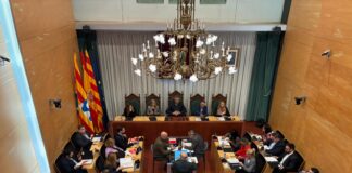 Vista de la Corporación municipal de Badalona durante la celebración del Pleno que ha dado luz verde a los Presupuestos para 2026.