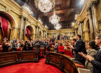 Vivienda: Cataluña pone coto a los alquileres de temporada, usados para evitar el tope de las rentas Momento de la aprobación este jueves en el Parlament de la nueva ley de medidas urgentes en materia de vivienda.