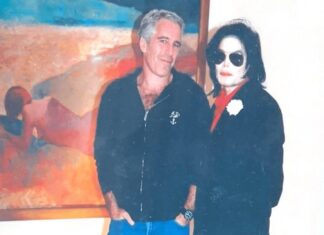 Jeffrey Epstein posa junto a Michael Jackson en una imagen incluida en los archivos del caso hechos públicos en Estados Unidos.