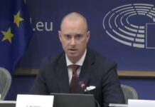 Chris Billboard califica en el Parlamento Europeo a las prácticas transgénero como «el mayor escándalo de abuso infantil en la historia de la medicina moderna» Chris Billboard califica en el Parlamento europeo a las prácticas transgénero como "el mayor escándalo de abuso infantil en la historia de la medicina moderna"