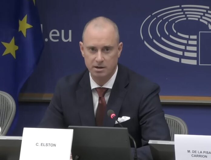 Chris Billboard califica en el Parlamento europeo a las prácticas transgénero como 