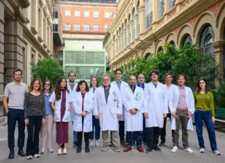 La ansiedad y la depresión son los trastornos mentales más frecuentes en Cataluña Investigadores del Hospital Clínic de Barcelona y del IDIBAPS, autores del estudio sobre salud mental en Cataluña, posan en el recinto del centro hospitalario.