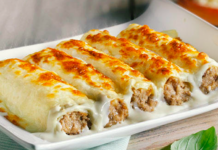 Canelones caseros de Sant Esteve recién horneados con bechamel dorada y queso gratinado.