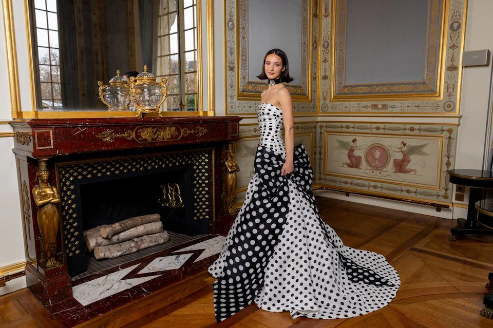 Las dos españolas que participaron en el Baile de Debutantes 2025 en París
