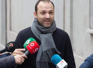 Víctor Ábalos acusa a Zapatero de orquestar la caída de su padre y revela guerras internas en el PSOE Víctor Ábalos acusa a Zapatero de orquestar la caída de su padre y revela guerras internas en el PSOE