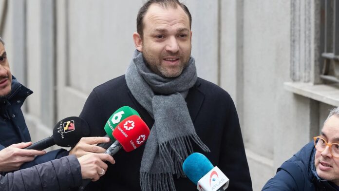 Víctor Ábalos acusa a Zapatero de orquestar la caída de su padre y revela guerras internas en el PSOE