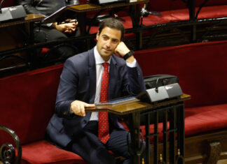 ¡Sánchez cede al PNV la gestión del paro en un pacto histórico!