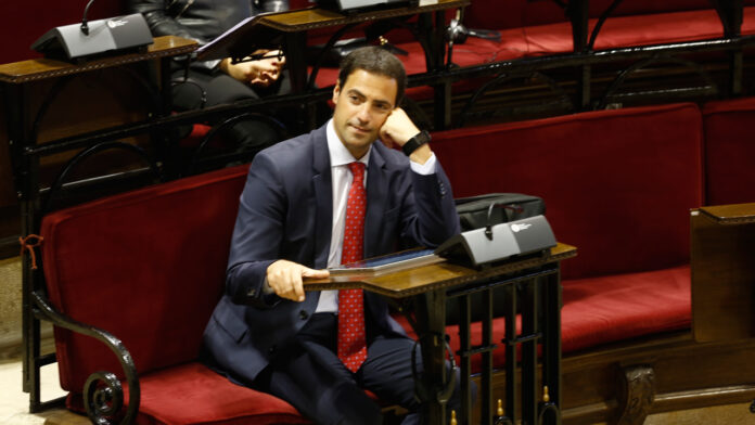 ¡Sánchez cede al PNV la gestión del paro en un pacto histórico!