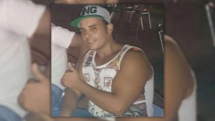 Pagaron cocaína y whisky para que se matase en directo