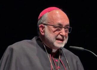 La postura del Arzobispo de Oviedo choca con la línea más oficialista.