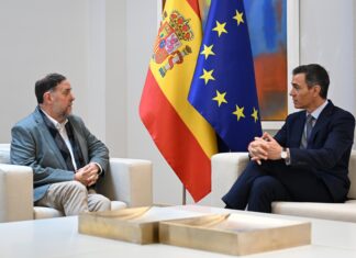A la izquierda Oriol Junqueras y a la derecha Pedro Sánchez, durante su reunión en La Moncloa.