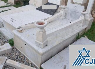 Tumbas destrozadas en el recinto hebreo del Cementiri de Les Corts, en Barcelona.