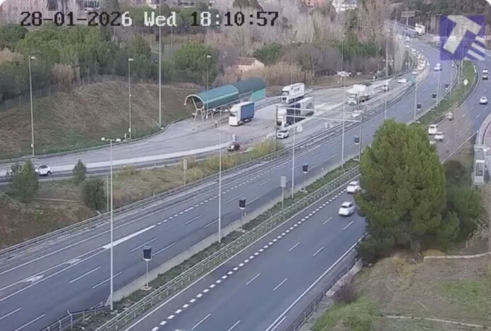 La AP-7 a la altura del peaje de Martorell.