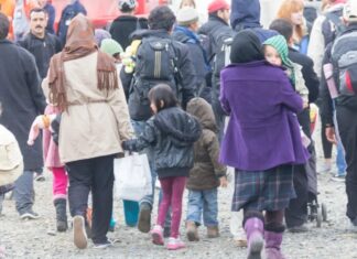 Flujo constante: Las remesas enviadas desde España se han convertido en un pilar económico esencial para miles de familias en Latinoamérica y África.