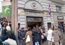 Varias administraciones locales y sedes consulares están registrando aglomeraciones de personas que buscan información o documentación previa.