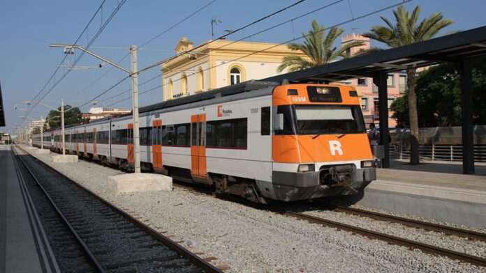 La consellera Sílvia Paneque ha anunciado en el Parlament que Rodalies seguirá siendo gratuita hasta que el sistema se estabilice de forma sostenida.