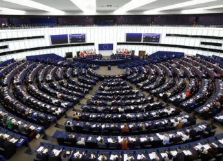 Estrasburgo aprieta el control migratorio: luz verde a una lista de 15 “países seguros” y a la vía rápida para declarar solicitudes inadmisibles.