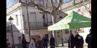 La izquierda independentista ataca una carpa de Vox