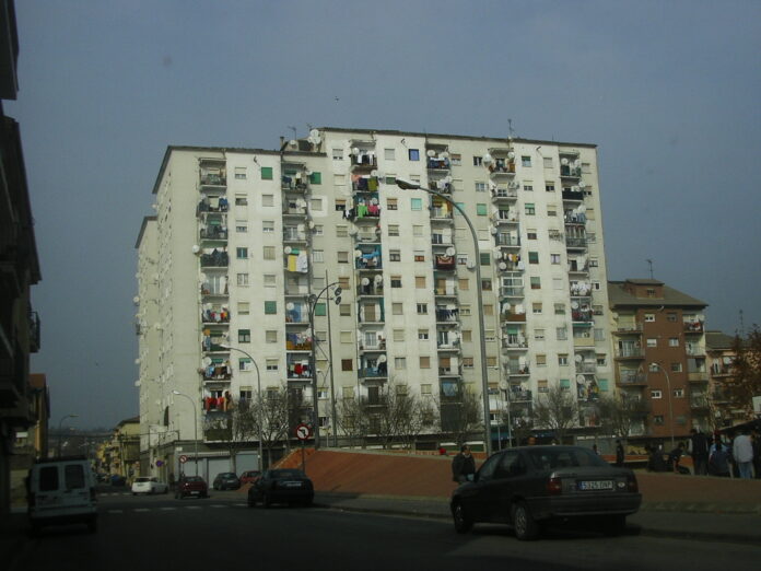 Vista del barrio del Erm, el entorno donde se ubica el edificio afectado por el incendio.