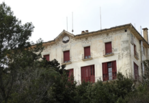 VOX denuncia el estado «vergonzoso» de los colegios en Santa Coloma y acusa a PSC y ERC de bloquear mejoras Fachada del Instituto Lluís Millet en Santa Coloma de Gramenet.