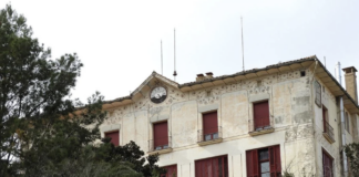 Fachada del Instituto Lluís Millet en Santa Coloma de Gramenet.