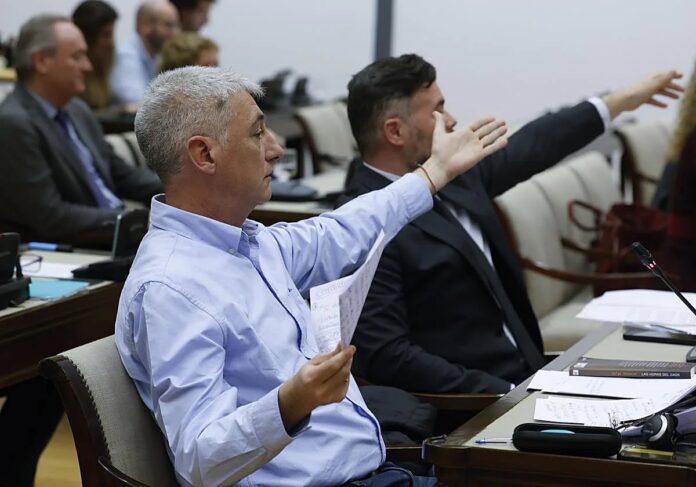 Gabriel Rufián (ERC) y Oskar Matute (EH Bildu) en una comisión del Congreso de los Diputados.