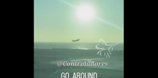 Un avión realiza una maniobra de aterrizaje frustrado (go-around) en el Aeropuerto de El Prat debido al fuerte viento.