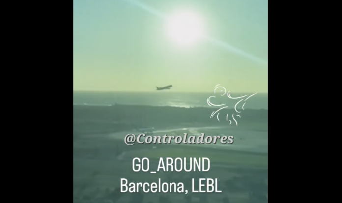 Un avión realiza una maniobra de aterrizaje frustrado (go-around) en el Aeropuerto de El Prat debido al fuerte viento.