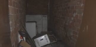 Interior de uno de los trasteros del edificio incendiado en la calle Montseny de Manlleu.