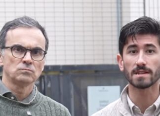 El diputado de VOX Manuel Acosta y el concejal de este partido en Santa Coloma, Aitor Navarro.