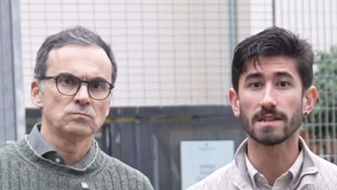 El diputado de VOX Manuel Acosta y el concejal de este partido en Santa Coloma, Aitor Navarro.