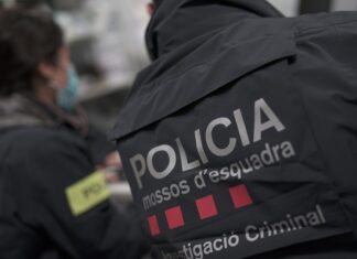 Primer plano de un agente de la División de Investigación Criminal (DIC) de los Mossos d'Esquadra.