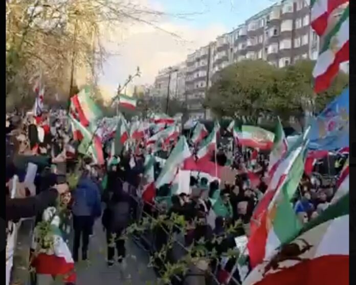 Las redes reaccionan a la muerte de Jamenei, líder supremo de Irán