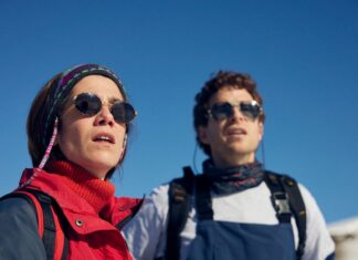 Escena de la película Balandrau, infern glaçat con excursionistas en la montaña