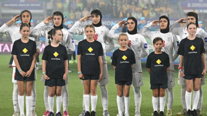Futbolistas de Irán durante el himno en la Copa Asiática femenina en Australia