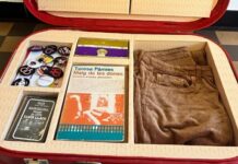 ‘Maletes de la Llibertat’: el nuevo recurso para llevar la lucha antifranquista a las aulas de Cataluña Interior de una de las Maletes de la Llibertat con libros de Teresa Pàmies y propaganda feminista antifranquista.