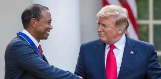 Tiger Woods saluda a Donald Trump en una imagen de archivo en Estados Unidos