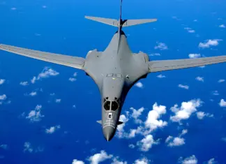 Bombardero B-1B Lancer en vuelo
