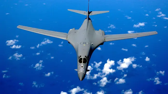 Bombardero B-1B Lancer en vuelo
