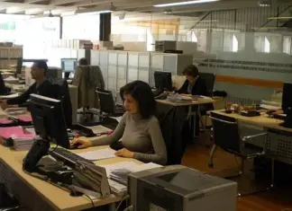 funcionarios trabajando