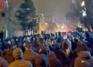 Manifestantes en calles de Teherán