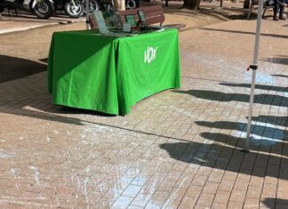 Carpa de VOX en Barcelona tras una agresión durante una mesa informativa