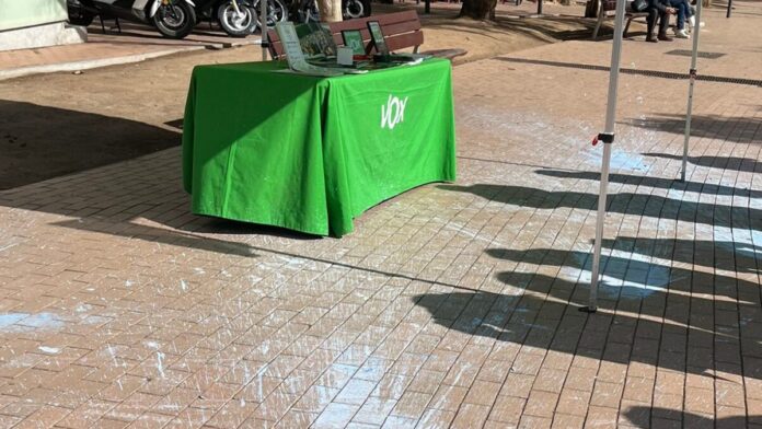 Carpa de VOX en Barcelona tras una agresión durante una mesa informativa