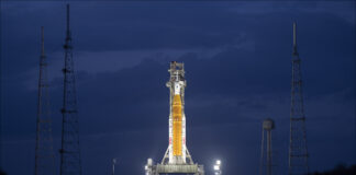 Cohete Artemis II de la NASA en la plataforma de lanzamiento antes de su misión a la Luna