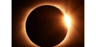 Imagen de un eclipse solar total con el Sol parcialmente cubierto por la Luna