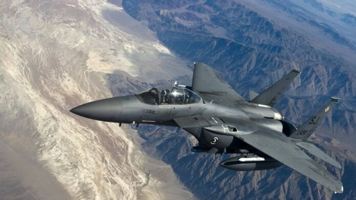 avión de combate F-15E