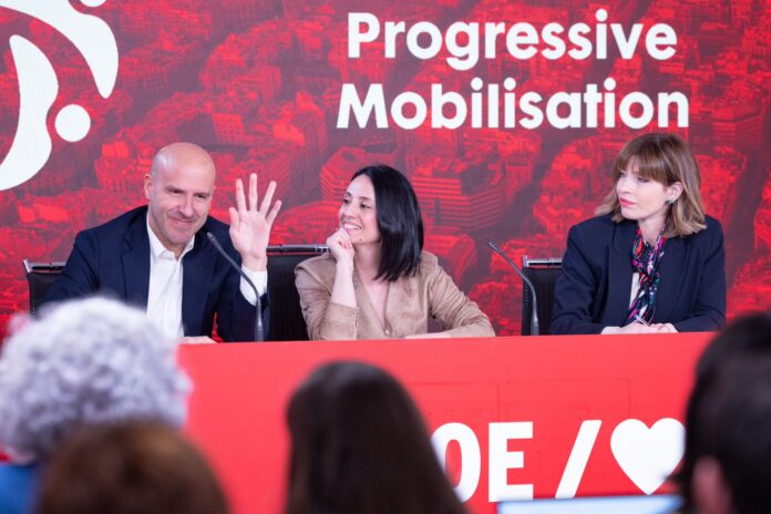 Giacomo Filibeck, Rebeca Torró y Hana Jalloul durante la presentación de la Global Progressive Mobilisation en Barcelona